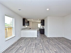 1036 Riverdale Cove in Jarrell, TX - Building Photo - Building Photo
