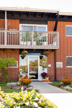 Cedar Creek Apartments in Okemos, MI - Foto de edificio - Building Photo