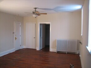 6 E King St in Shippensburg, PA - Foto de edificio - Building Photo