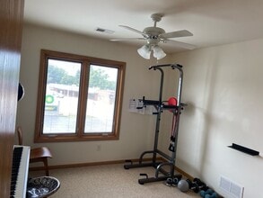 448 DeKalb Ave, Unit Apartment B in Sycamore, IL - Building Photo - Building Photo