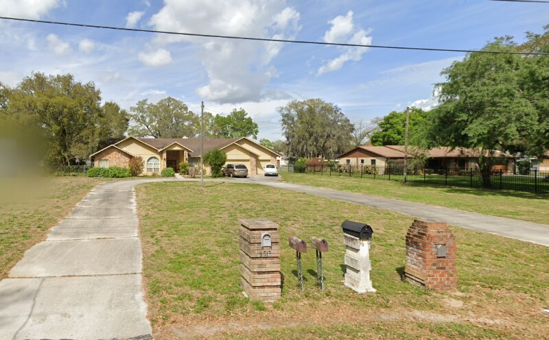 9512 Joe Ebert Rd in Seffner, FL - Building Photo