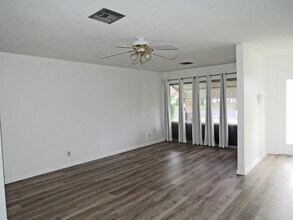 322 Colony Ln in Fort Pierce, FL - Building Photo - Building Photo