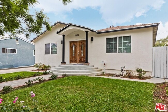 5873 Dauphin Ave. in Los Angeles, CA - Building Photo - Building Photo