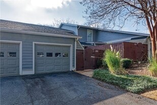 4943 Meadow Ln in Marietta, GA - Building Photo