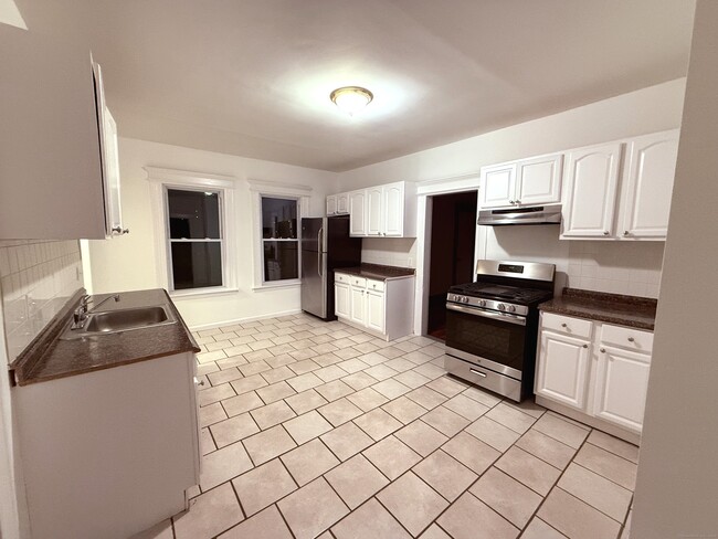 108 Long Hill Ave-Unit -108 in Shelton, CT - Building Photo - Building Photo