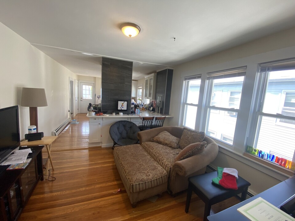 236 Cedar St, Unit 3 in Somerville, MA - Foto de edificio