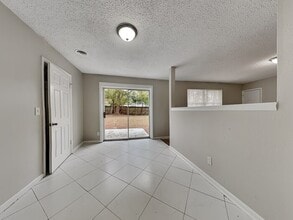 6715 Lucente Dr in Jacksonville, FL - Building Photo - Building Photo