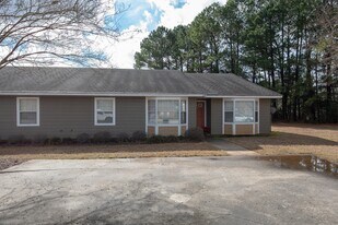 1074-1076 Northpointe Cir in Auburn, AL - Building Photo