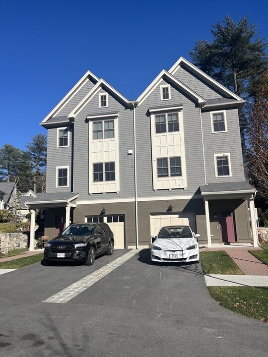 26 Fieldstone Wy in Wellesley, MA - Foto de edificio