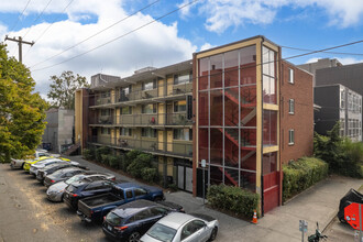 Harvard Ave Apartments in Seattle, WA - Building Photo - Primary Photo