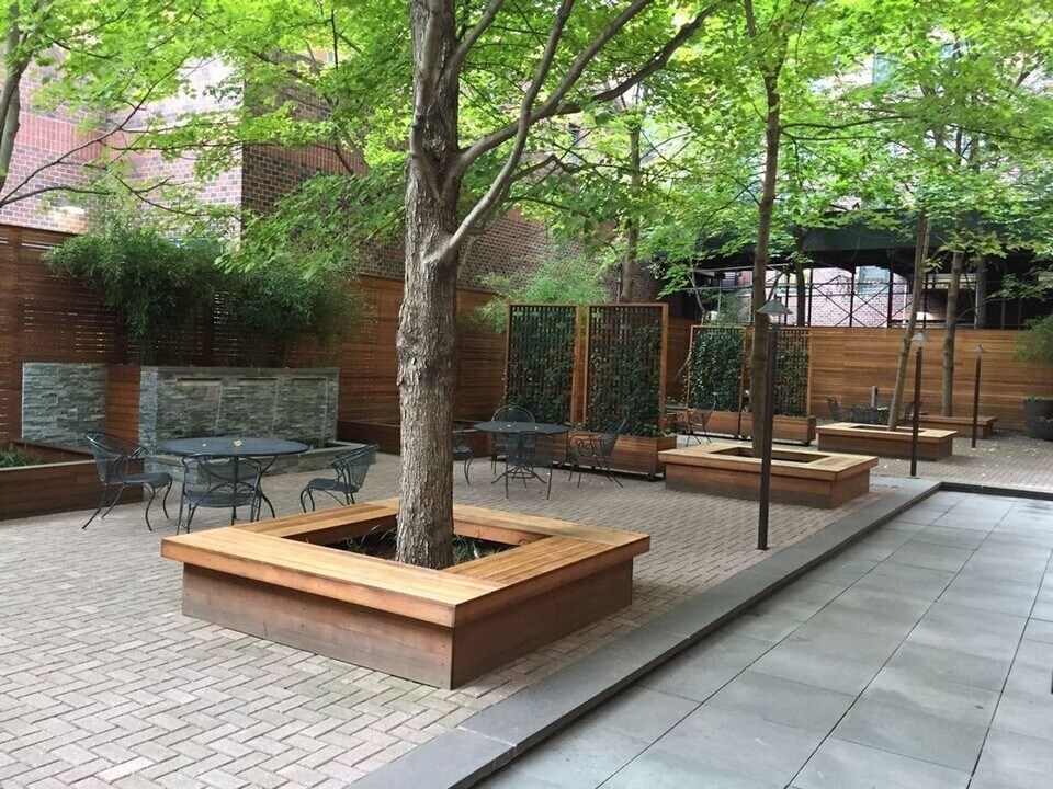 250 S End Ave in New York, NY - Building Photo