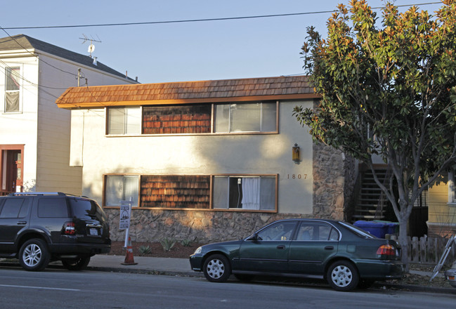 1807 Lincoln Ave in Alameda, CA - Foto de edificio - Building Photo