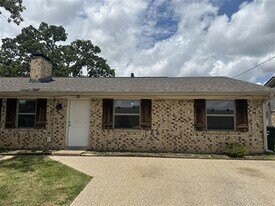 8320 Cambridge Rd in Tyler, TX - Building Photo