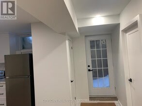 528 Valhalla Cres in Waterloo, ON - Building Photo - Building Photo