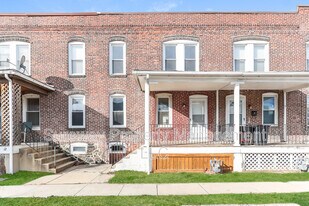 10 W 8th St in Marcus Hook, PA - Building Photo