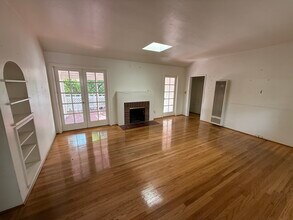 11636 Valley Spring Ln in Studio City, CA - Building Photo - Building Photo