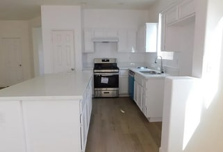 11765 Winewood St in Victorville, CA - Foto de edificio - Building Photo