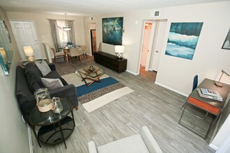 Arcadia Villa Apartments in Phoenix, AZ - Building Photo - Building Photo