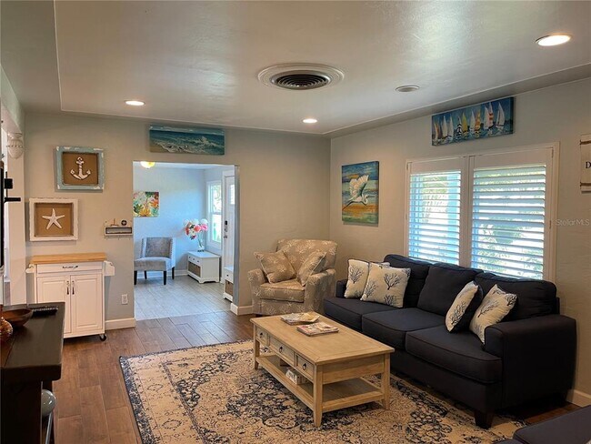 1329 Royal Palm Dr S in St. Petersburg, FL - Building Photo - Building Photo