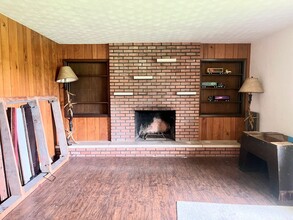 16118 W Pleasant Grove Rd in Trivoli, IL - Foto de edificio - Building Photo