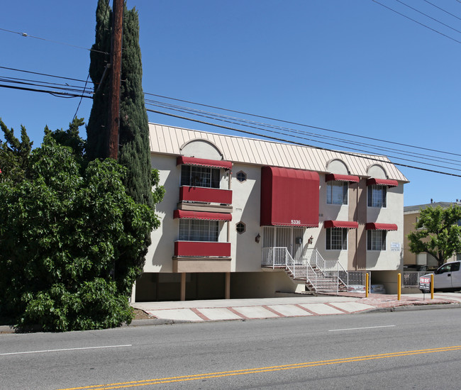 Kester Courtyard Apartments in Van Nuys, CA - Building Photo - Building Photo