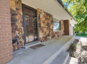 9961 Blossom Dr in Sandy, UT - Building Photo - Building Photo