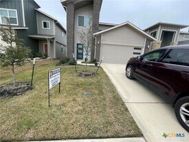 325 New Hampton Wy in San Marcos, TX - Building Photo