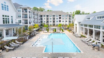 The LakeHouse on Wylie in Charlotte, NC - Building Photo