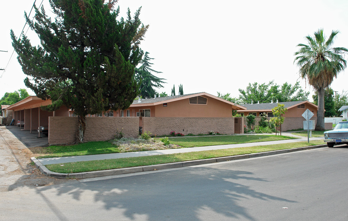 3003 E McKenzie Ave in Fresno, CA - Building Photo