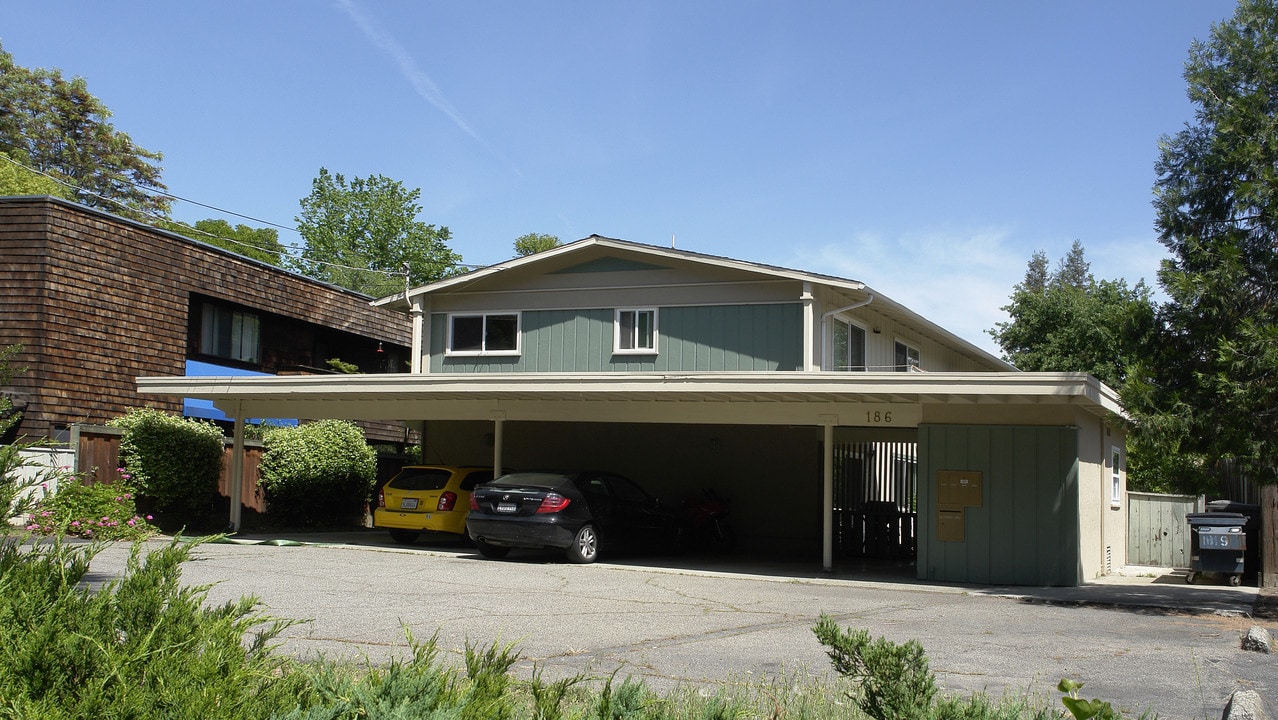 186 Sierra Dr in Walnut Creek, CA - Foto de edificio