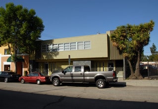 7228 Alabama Ave in Canoga Park, CA - Foto de edificio - Other