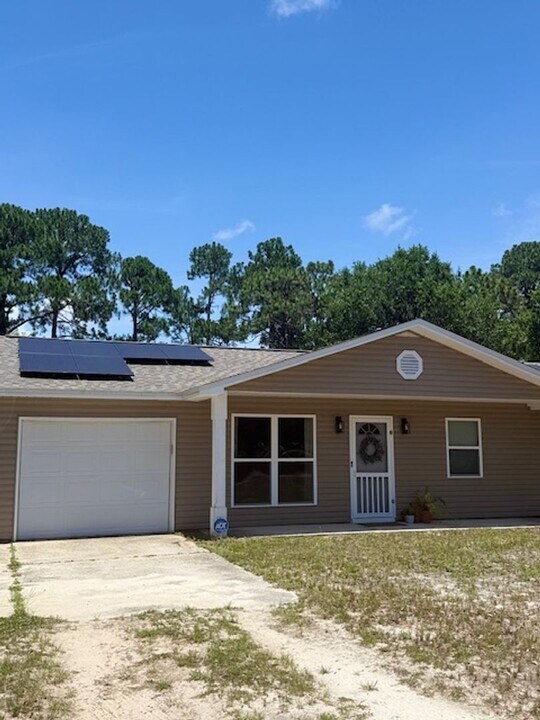 8372 Miranda St in Navarre, FL - Building Photo