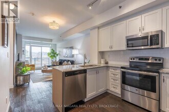 34 Plains Rd E in Burlington, ON - Building Photo - Building Photo