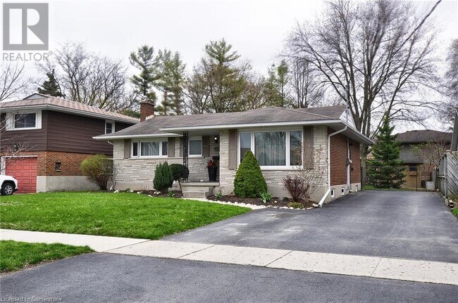 83 Burbank Rd in Kitchener, ON - Building Photo - Building Photo