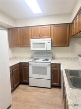 653 Rock St in New Braunfels, TX - Building Photo - Building Photo