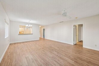 1103 Duncan Cir, Unit 104 in Palm Beach Gardens, FL - Foto de edificio - Building Photo