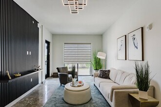 2750 Griffin Rd in Fort Lauderdale, FL - Building Photo - Building Photo