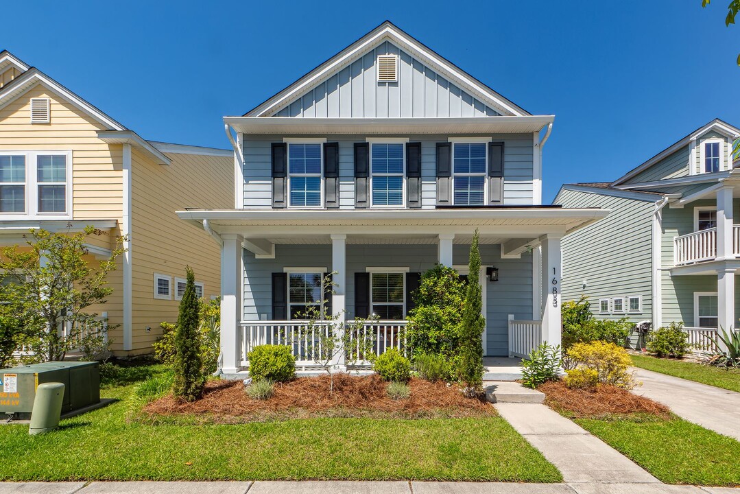 1683 Valley Oak Rd in Johns Island, SC - Building Photo