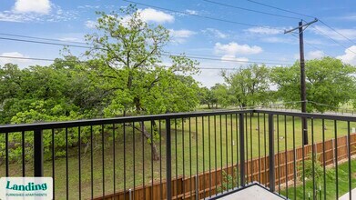 650 E Sycamore St, Unit 3219 in Denton, TX - Building Photo - Building Photo