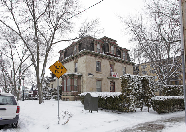 104 E Gilman St in Madison, WI - Building Photo - Building Photo