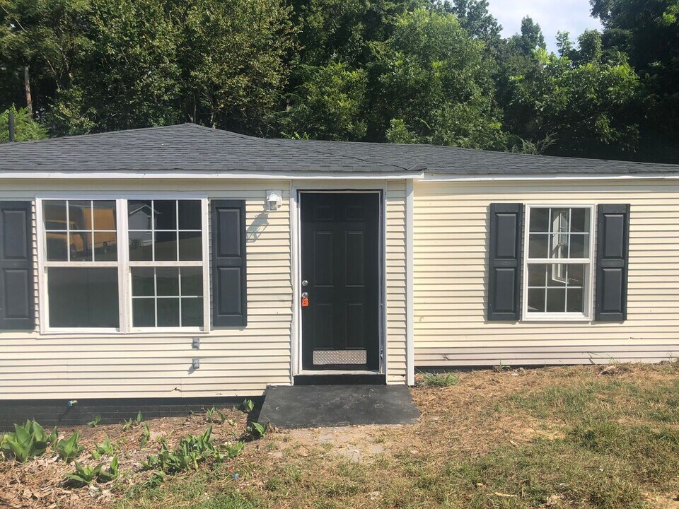 2355 State Rd S-29-395 in Lancaster, SC - Building Photo