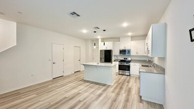 344 Sweet Pl in Fallbrook, CA - Building Photo - Building Photo