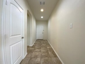 120 Carrington St in Hutto, TX - Foto de edificio - Building Photo