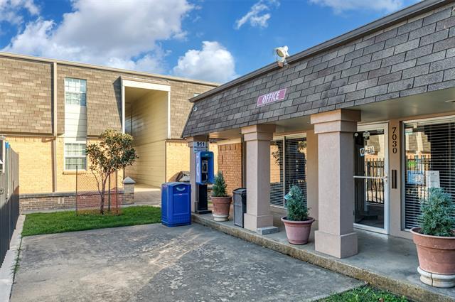 7030 Glenview Dr-Unit -22 in Fort Worth, TX - Foto de edificio - Building Photo