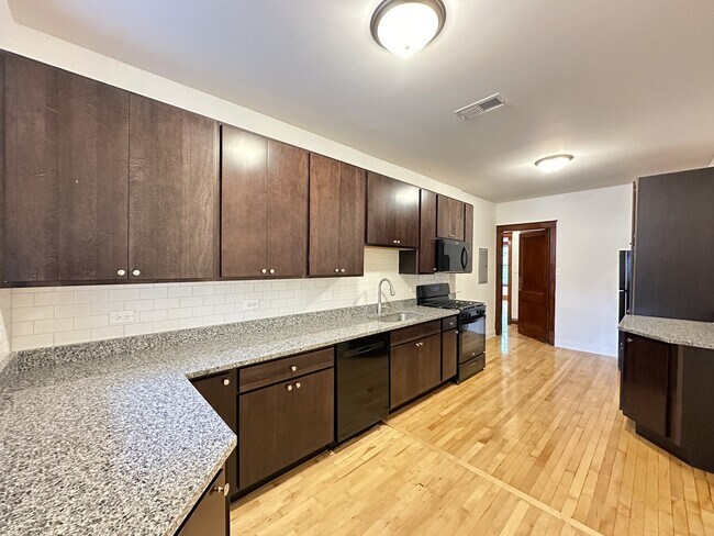 2121 W Irving Park Rd in Chicago, IL - Building Photo - Building Photo