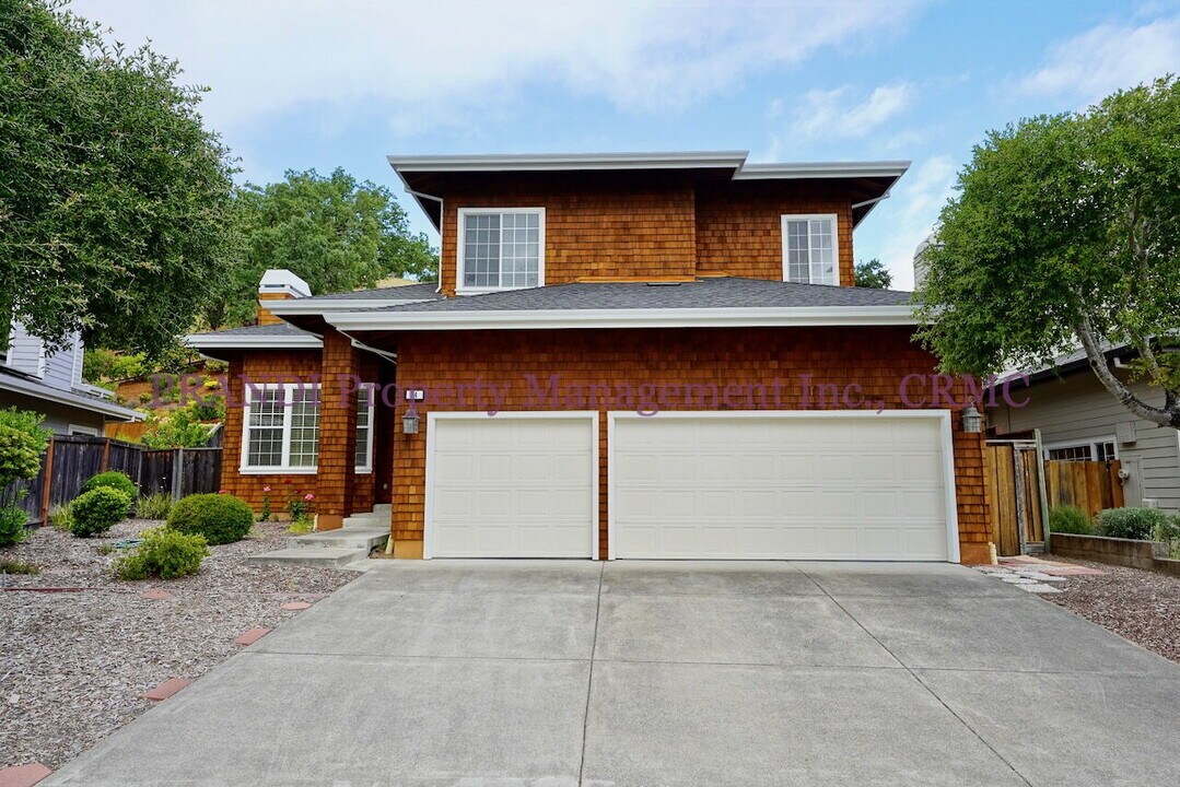 54 Aaron Dr in Novato, CA - Building Photo
