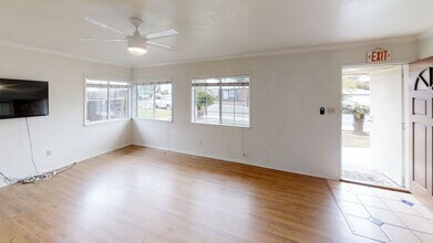 5106 Tipton St in San Diego, CA - Foto de edificio - Building Photo