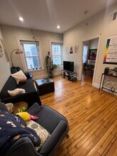 8 Burney St, Unit 4C in Boston, MA - Building Photo - Building Photo