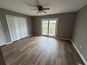 621 Goldenview Dr in Champaign, IL - Building Photo - Building Photo