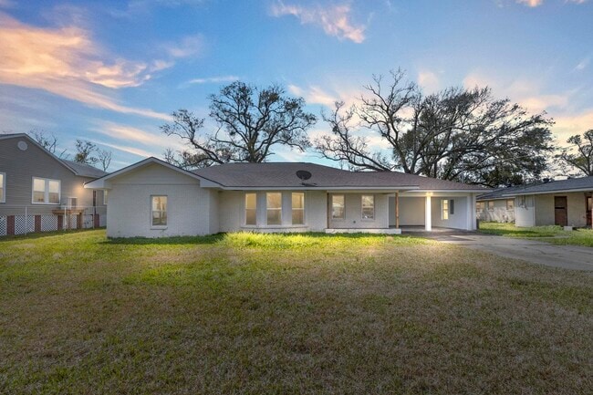 property at 1626 6th St